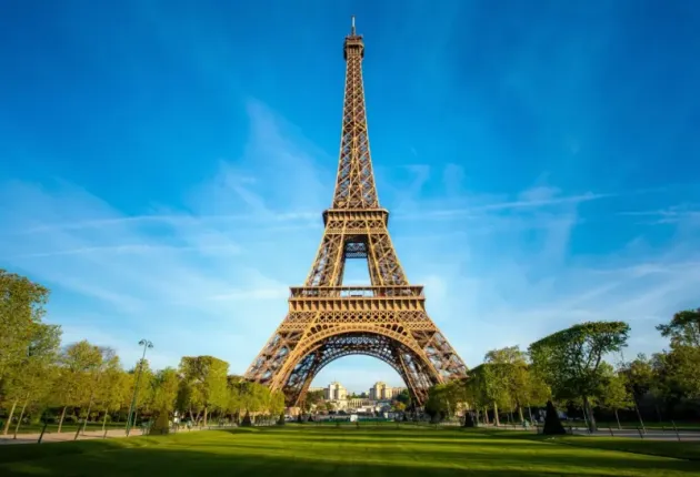 Eiffel_tower_paris.webp