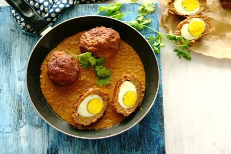 Nargisi_Koftas_in_Curry.webp